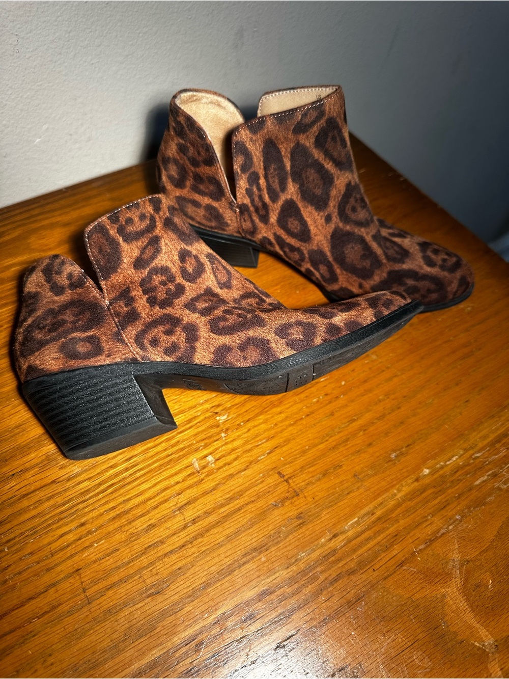 Lifestride brown/black leopard print heeled booties Wms sz 7